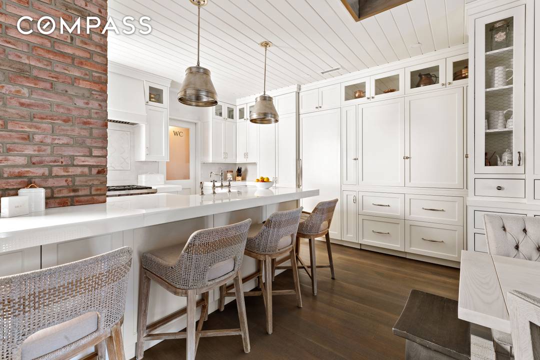 This XXX mint, prewar duplex can be found on a quintessential Upper West side block close to Central Park.