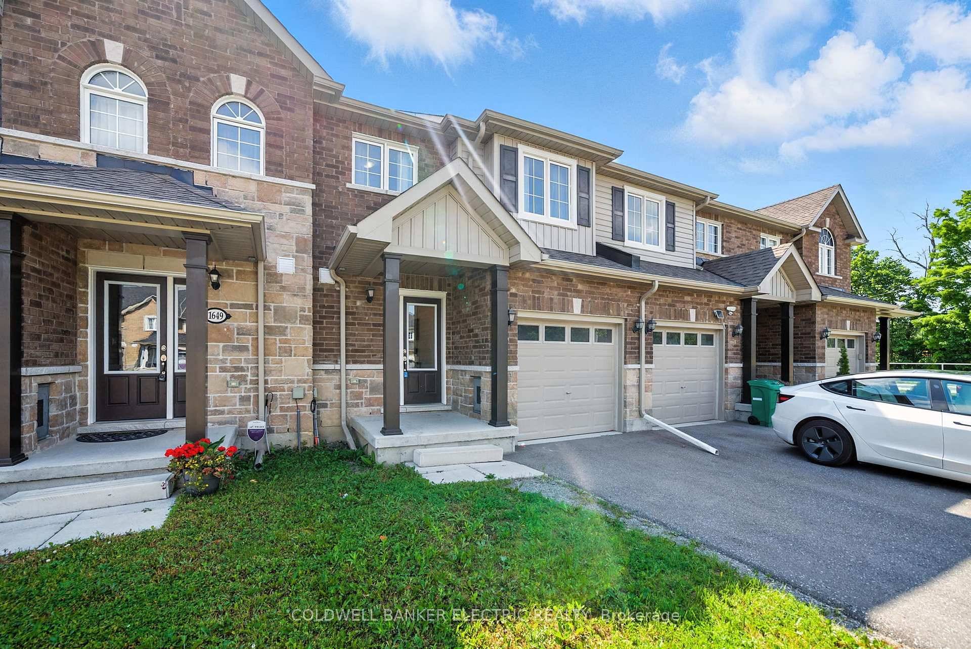 Discover easy, modern living at 1651 Hetherington Drive, a well maintained three bedroom, two and half bath townhome in Peterborough's University Heights.