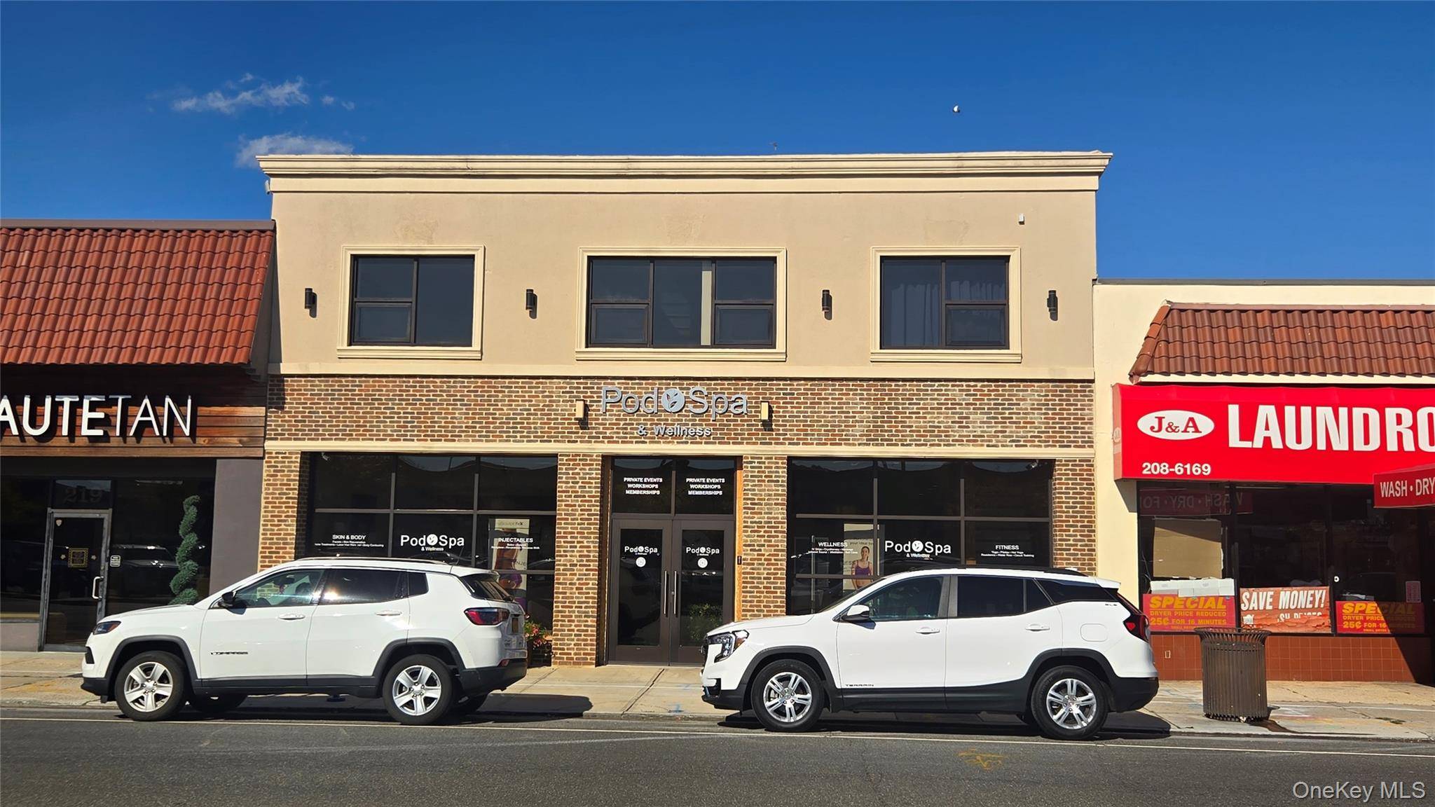 2 story Retail storefront located near High Traffic intersection in LONG BEACH !