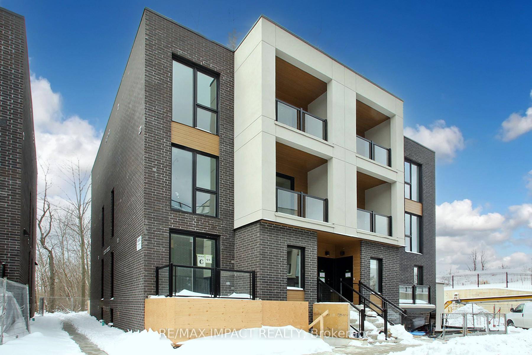 Clonmore Urban Towns, situated in the desirable Birch Cliff district, offer an exceptional opportunity to lease a 3 bedroom, 2 bathroom condominium townhouse.