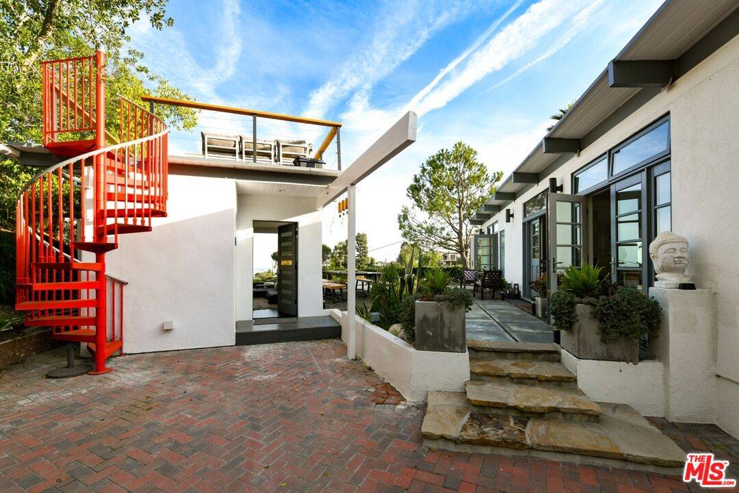 7107   Pacific View Dr 3.0 Hollywood Hills East LA
