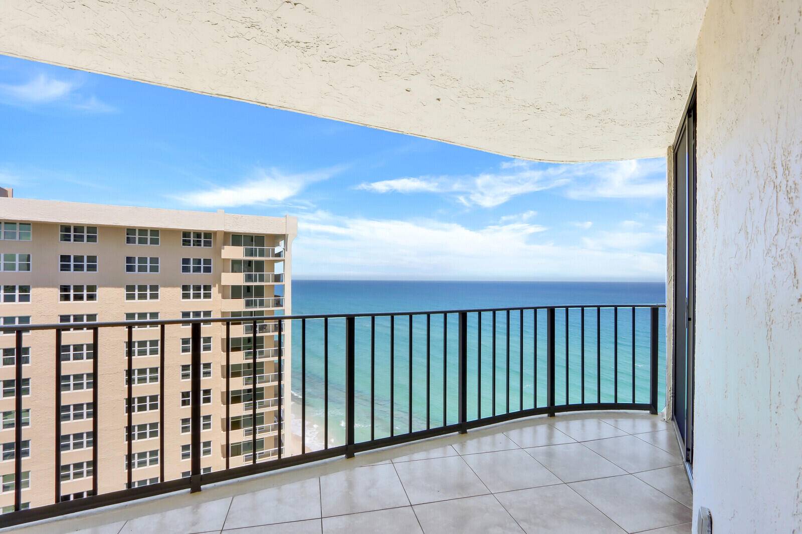 Enjoy both ocean and intracoastal views from the 17th floor !