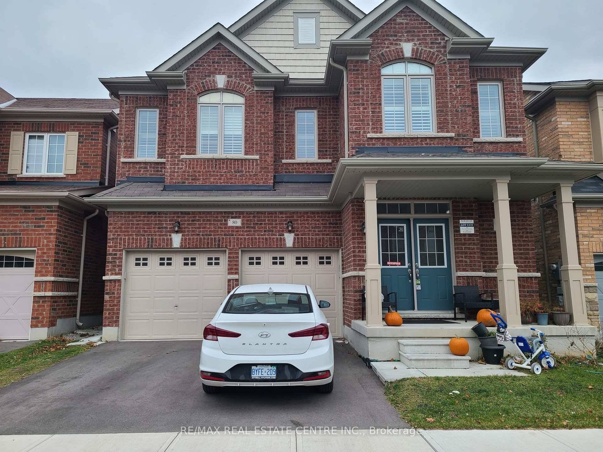 Beautifully maintained detached home in a sought after Brampton neighborhood !