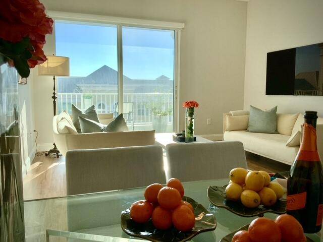 Welcome to the Moorings at Lantana, a resort style community within minutes of two beautiful beaches.