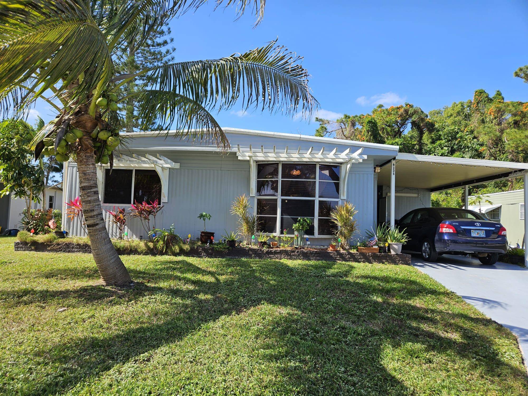 BEAUTIFUL 2 2 MOBILE HOME LOCATED IN A 55 COMMUNITY IN LANTANA, NEW S S APPLIANCES, A C JUST 2 YEARS OLD.