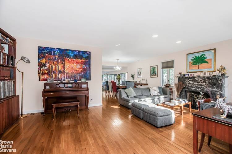 Nestled on a quiet street in the heart of south Riverdale, you will find a hidden gem !