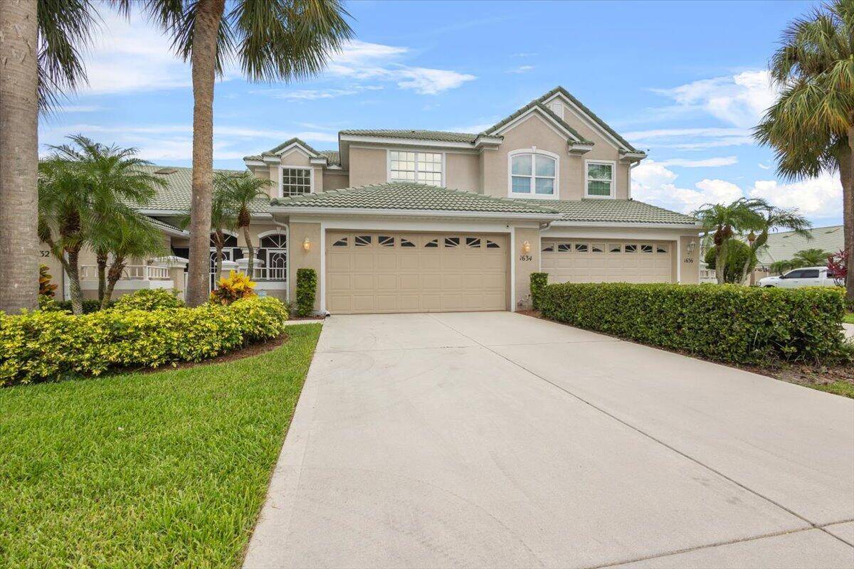 Beautiful Townhouse at Lake Charles in St Lucie West.