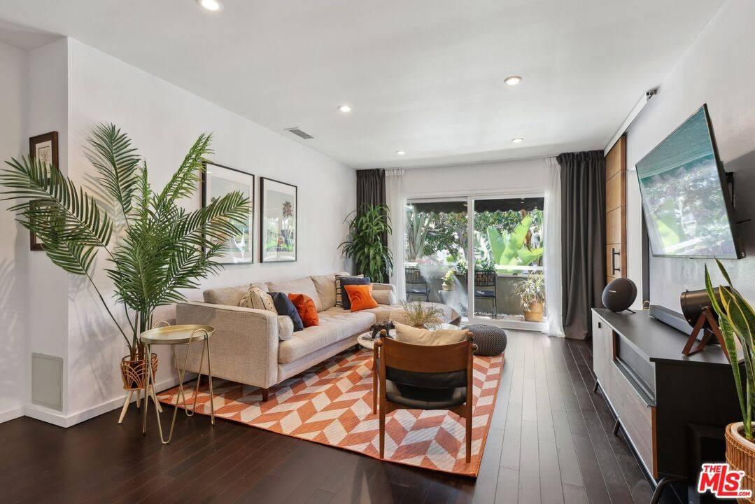 1330  N Crescent Heights Blvd 2.0 Hollywood Hills East LA