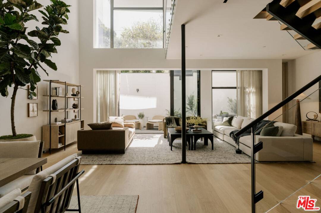 702  N Doheny Dr 3BR Sunset Strip La