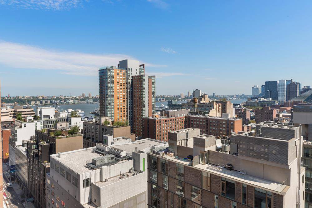 Upscale Luxury High Rise Living Magnificent views of the Hudson River, and dazzling views of NYC NY NIGHT !