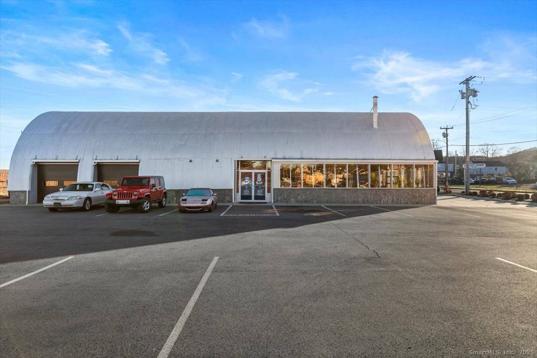 FOR LEASE IMMEDIATE OCCUPANCY 5, 187 S.