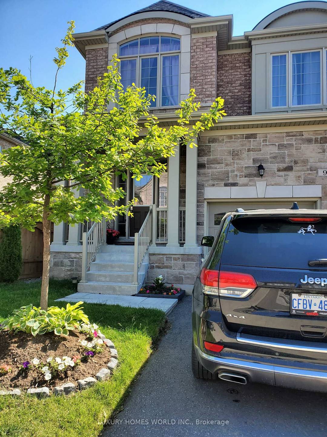 House for Sale in Ajax Beautiful 4 bedroom family home featuring a spacious first floor with a welcoming foyer, a bright great room, and a modern kitchen with stainless steel ...