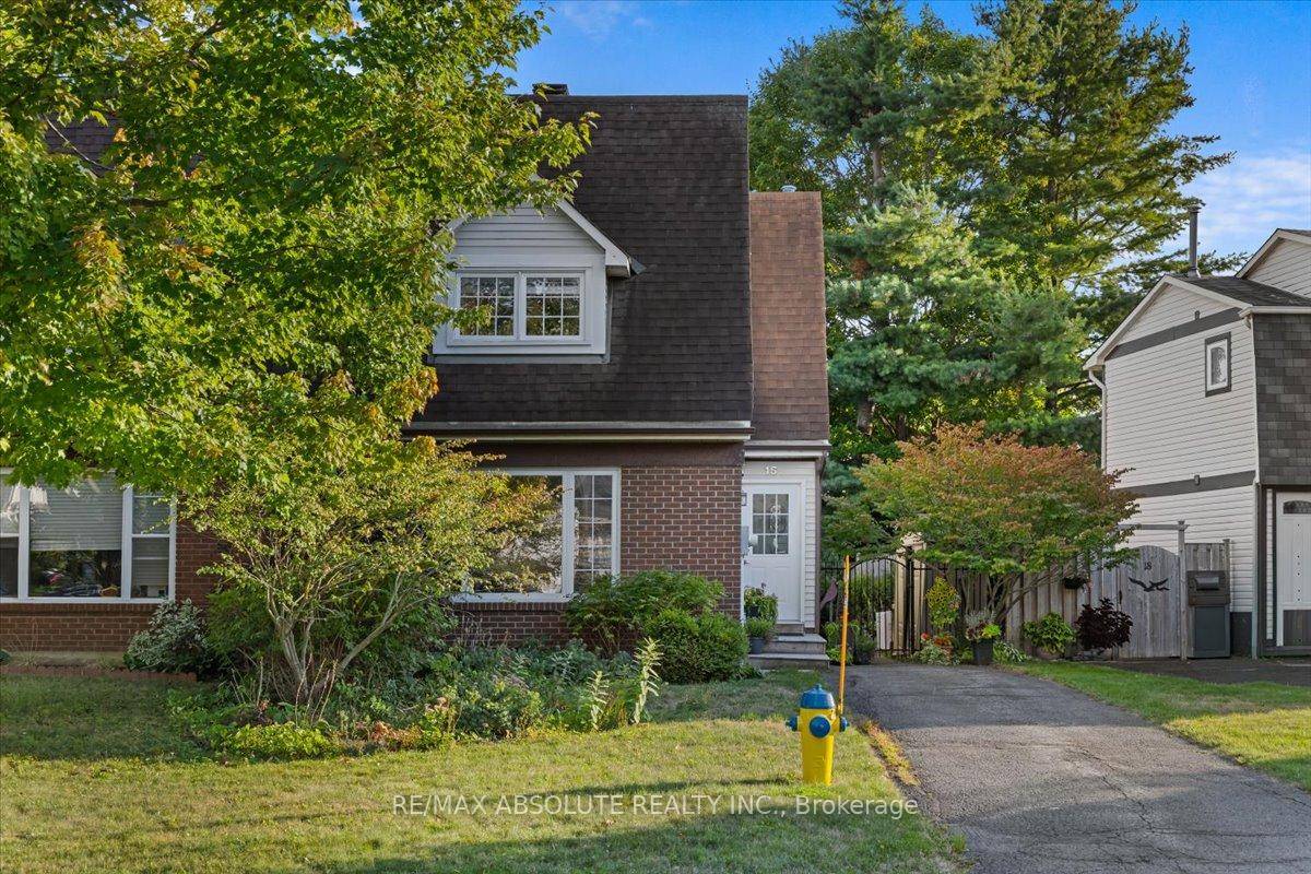 AVAILABLE NOV 1ST. VERY quiet community with amazing neighbours !