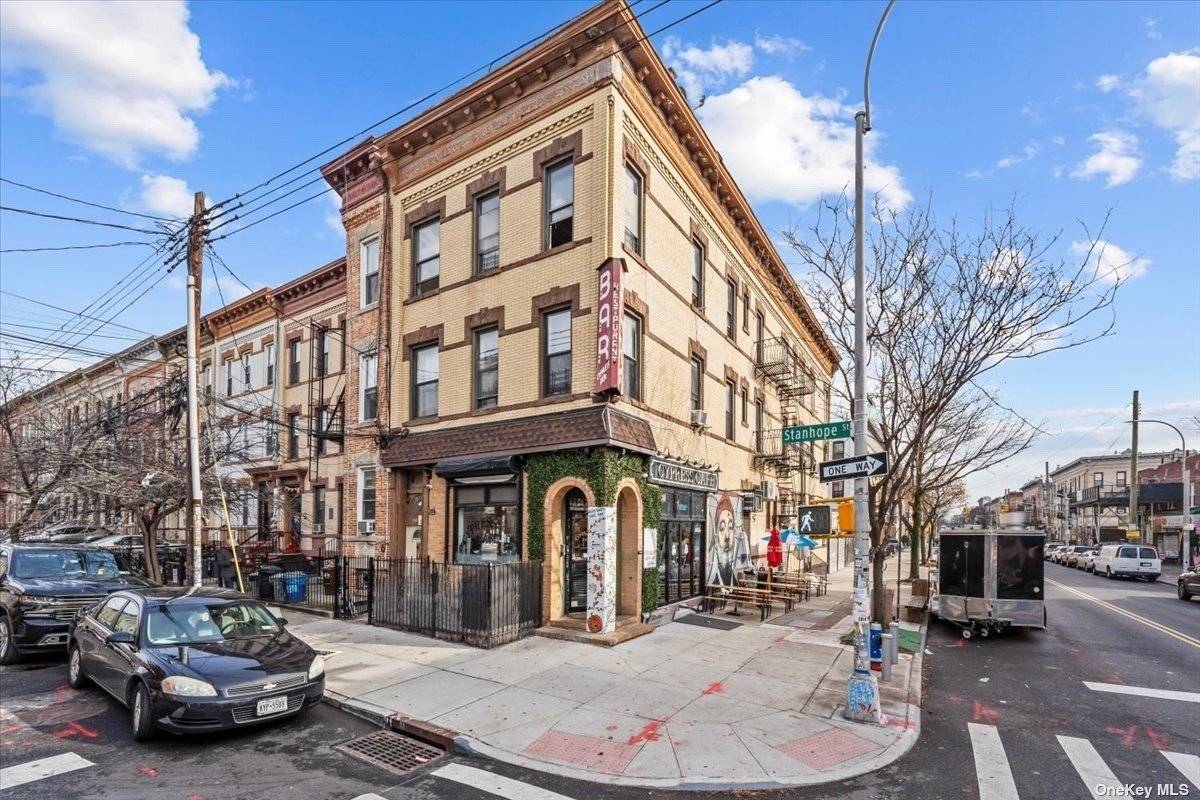 Thriving neighborhood Cafe Bar for SALE !