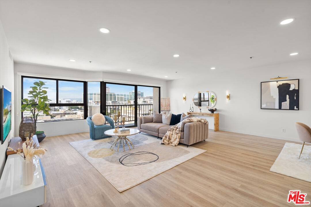 727  S Ardmore Ave 2BR Hancock Park La