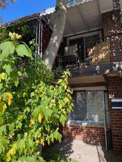 Prime Investment Opportunity in Brooklyn 725 Jerome St, NY 11207Property being delivered vacantvideos available upon requestThis 2 family brick home offers endless potential for both investors and end users seeking ...