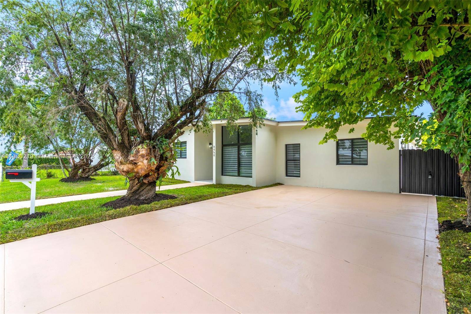Exceptionally Remodeled Large 3 2 Home a Connecting 1 1 w Kitchenette amp ; Living Dining Area.