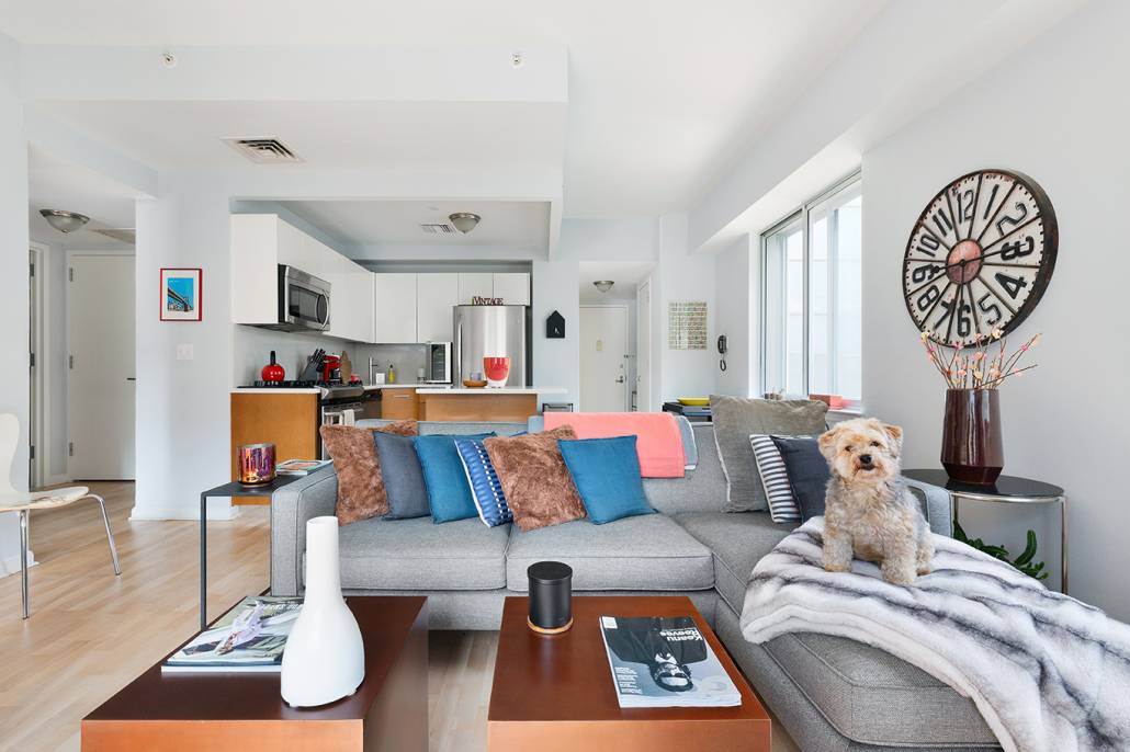 This high floor, corner, 800 square foot 1 Bed 1 Bath condo is bright, quiet and has beautiful views of the DUMBO neighborhood with partial bridge and water views.