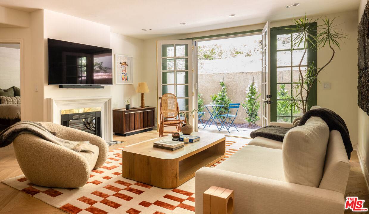 575  S Barrington Ave 2BR Brentwood La