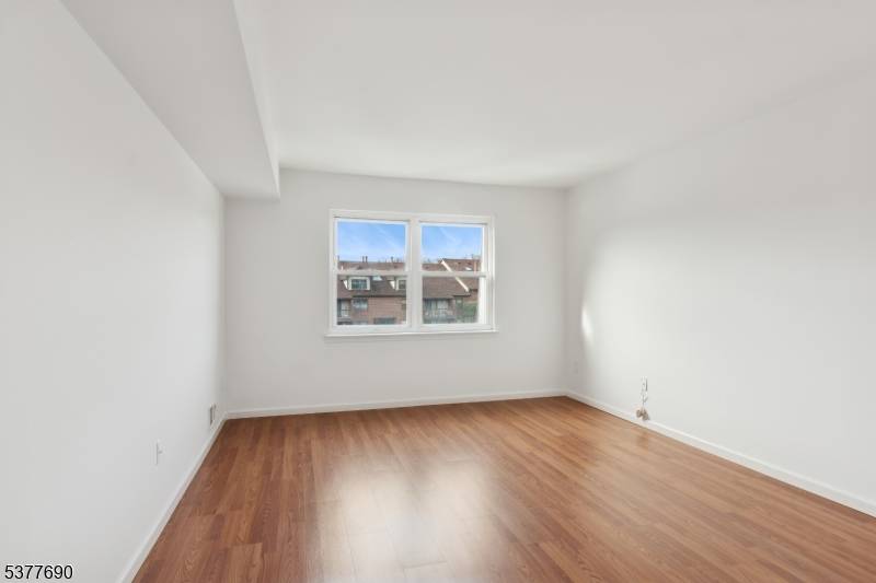 Step into this beautiful one bedroom condo located in the heart of Woodbridge, NJ.