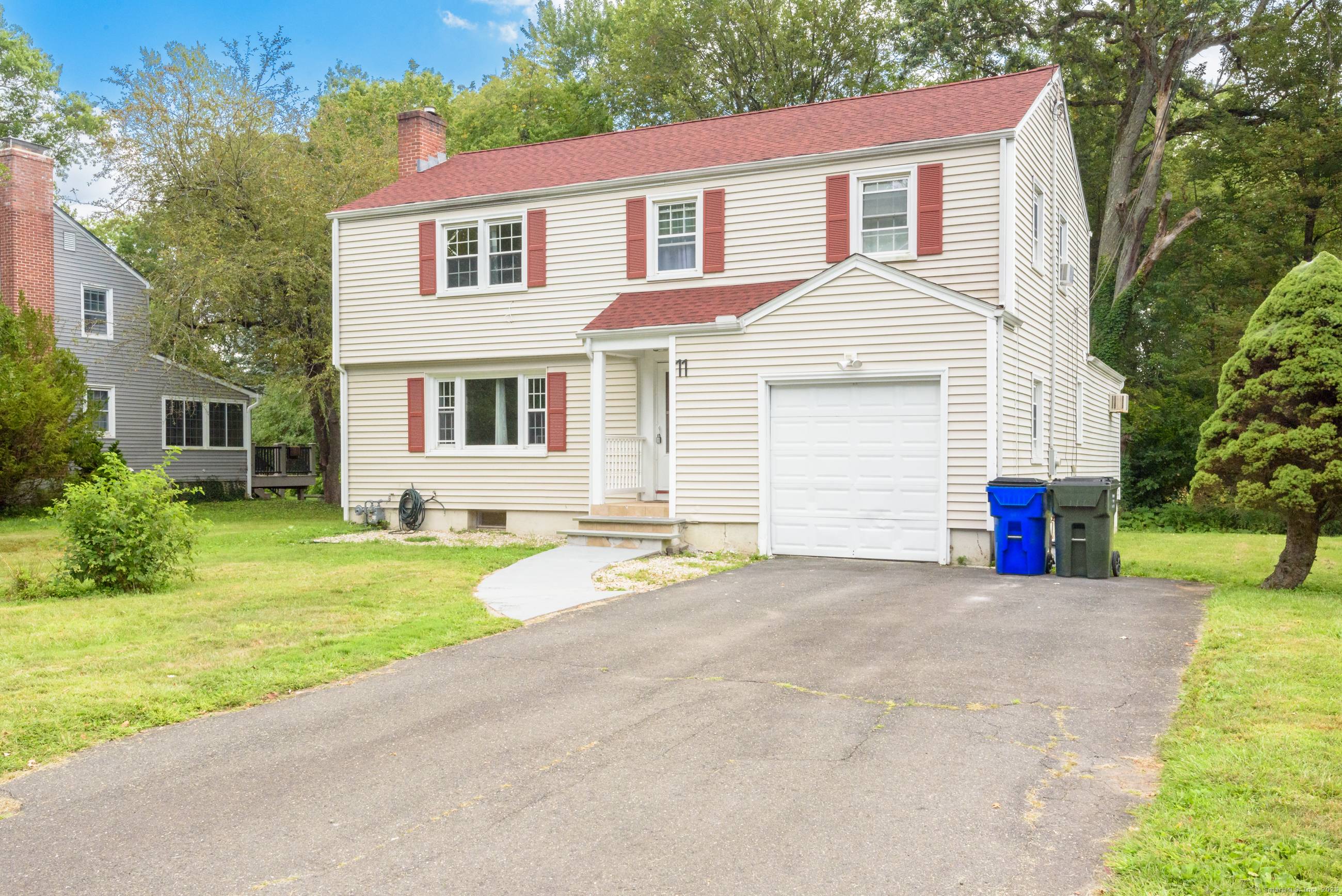 Discover unparalleled convenience at this appealing 3BR 2ba colonial residence, offering urban sophistication with the advantage of a quiet street.