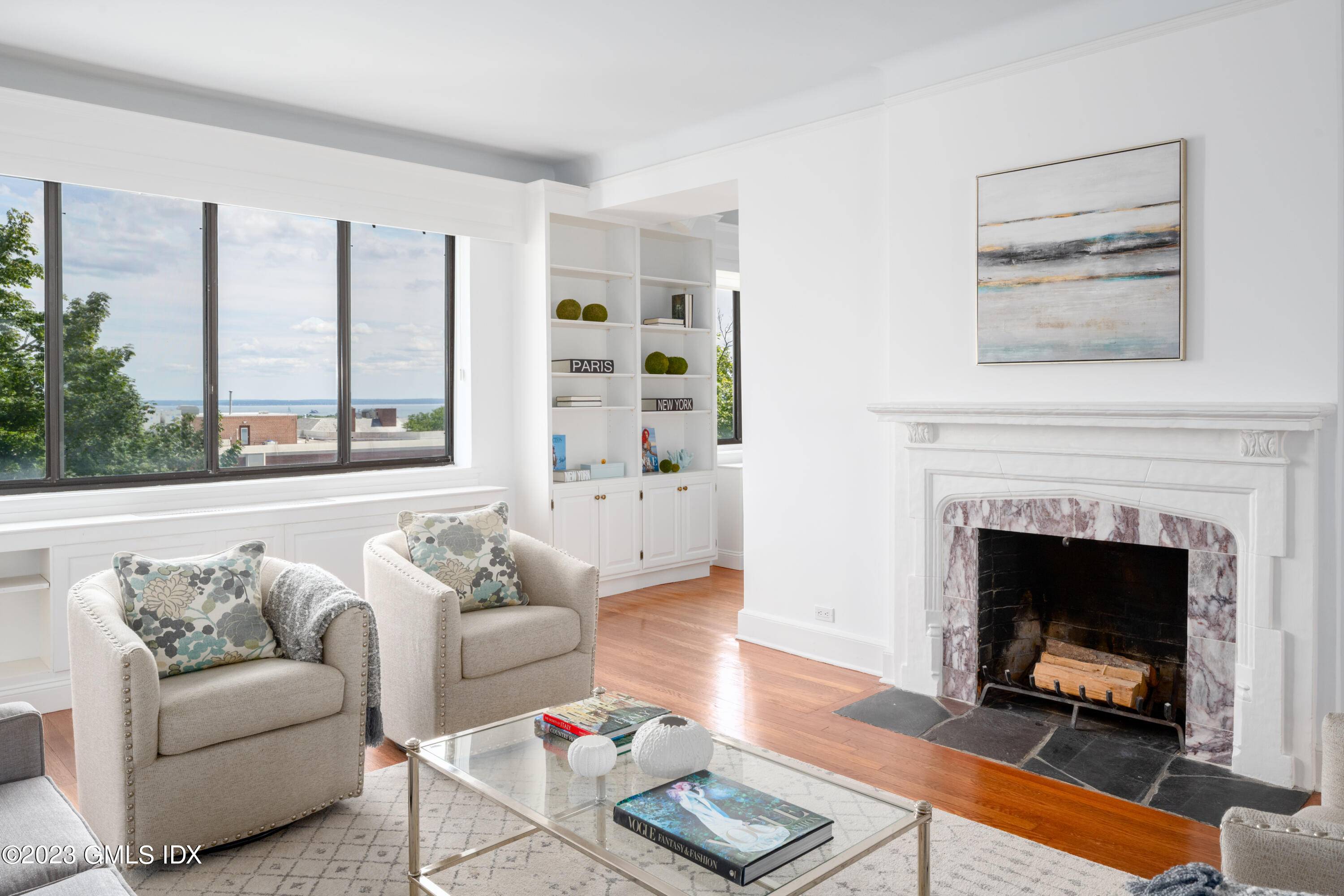 Elegance, sophistication and spectacular views of both Long Island Sound and western sunsets define this spacious 2 bedroom 2 bath plus den unit.