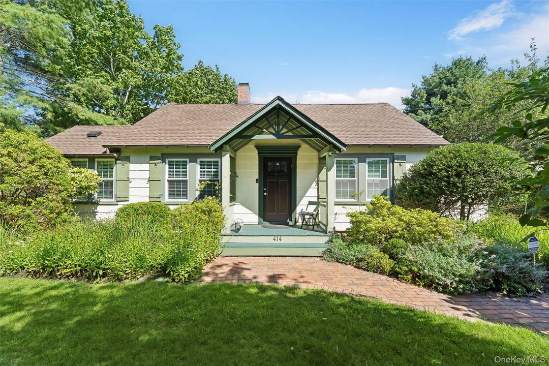 QUIOGUE SUMMER HOUSE Nestled in the heart of Quiogue, barely a half mile from the heart of Westhampton Beach, this charming three bedroom, three bath cottage offers the perfect summer ...
