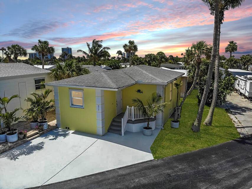 Ocean Resorts is a gated Ocean to river golf cart community w amenities galore.