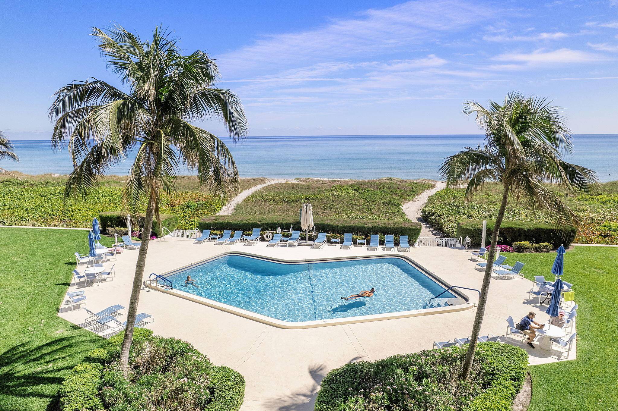 Experience luxury coastal living in this fully updated 2 bedroom, 2 bathroom condo at the Banyan House in Delray Beach.