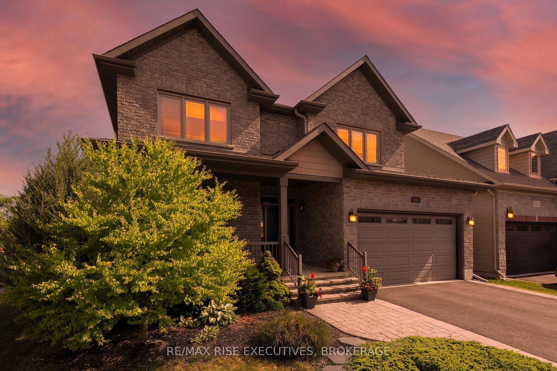This home has been renovated seamlessly and professionally, full of harmony, luxury and functionality.