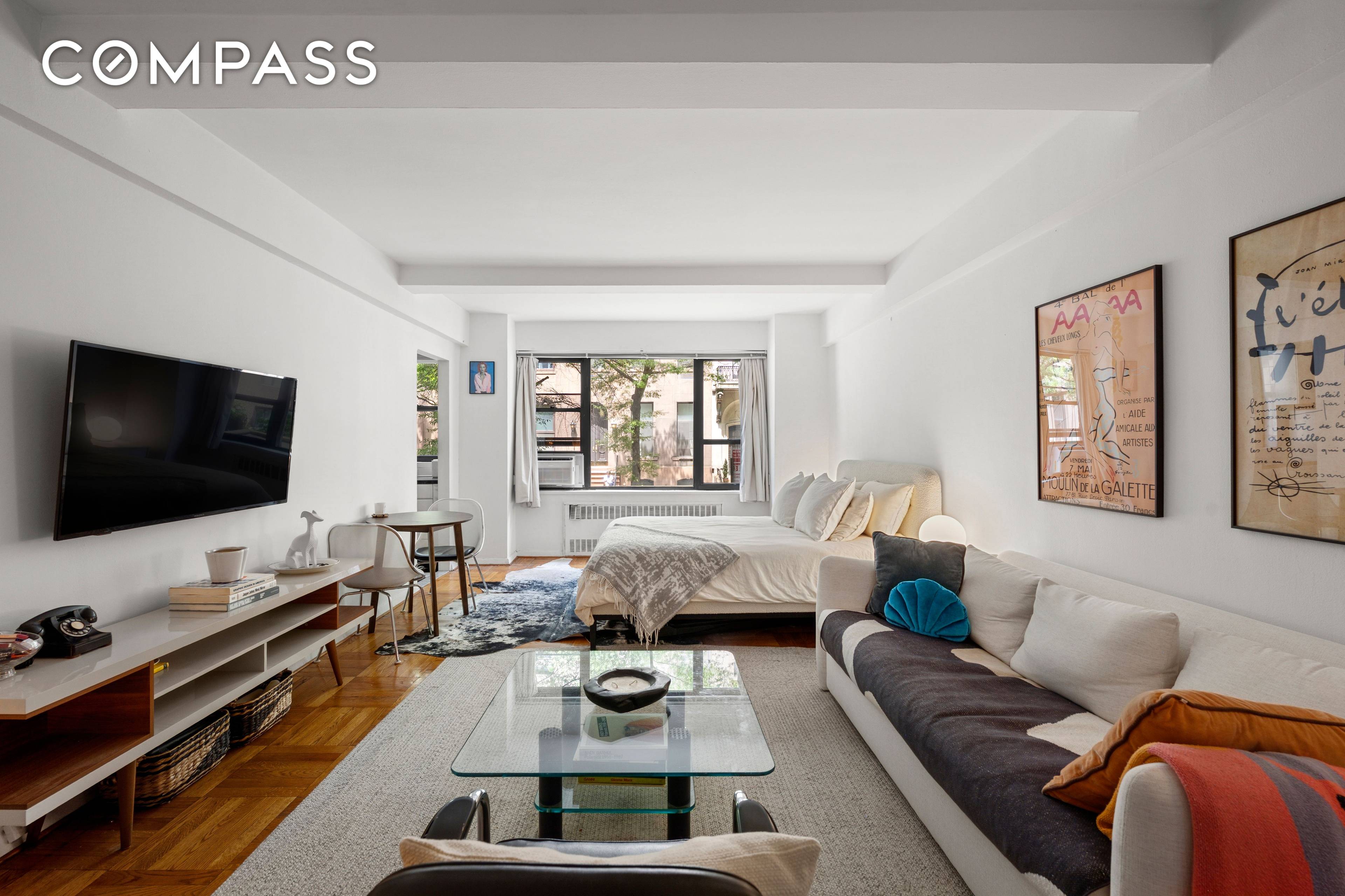Located between Madison and Park Avenue, this generously sized condo studio offers an ideal opportunity for a first time buyer, investor, or those seeking a perfect pied a terre.
