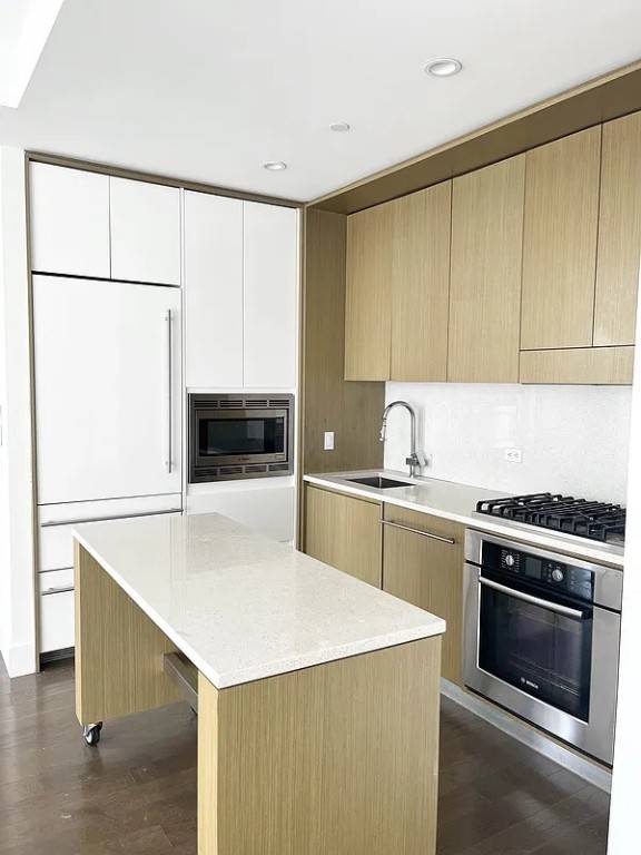 INVESTOR UNIT Leased until October 31, 2026.