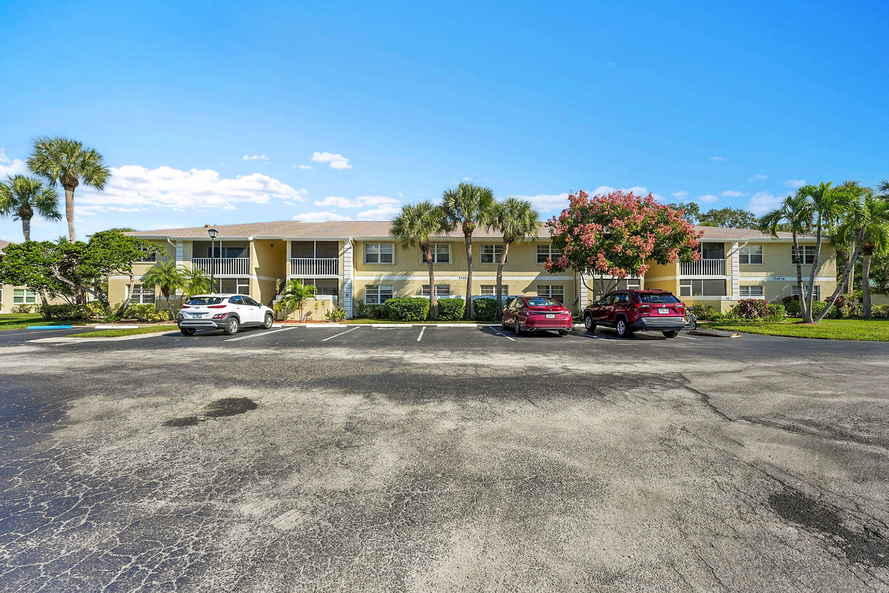 LOVELY 1 BEDROOM 1 BATH UNIT ON 1ST FLOOR.