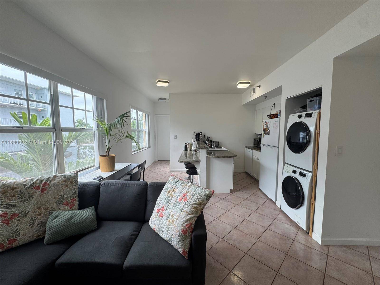Located in the iconic 1925 Roosevelt Art Deco building, this top floor updated unit offers nearly 700 sq ft of timeless charm and modern convenience.