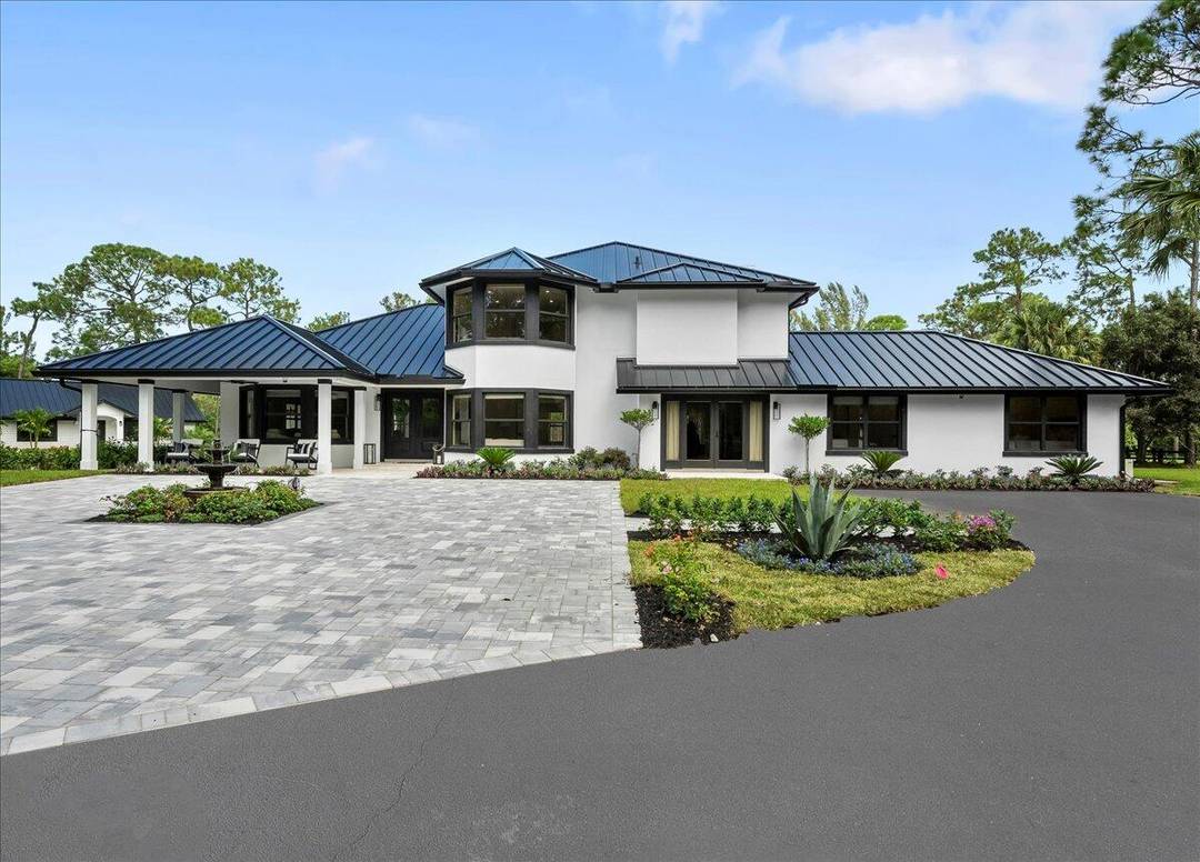 Gated luxury estate in Caloosa, The main home offers 6 bedrooms and 6.