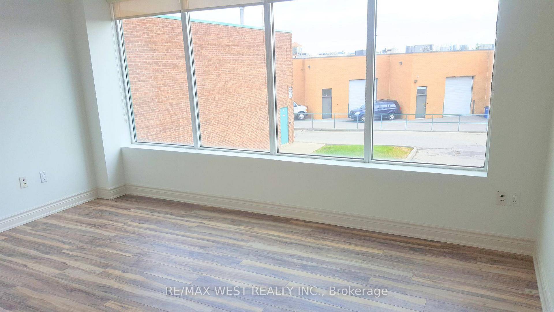 Bright amp ; Professional 2nd Floor Office All Inclusive !