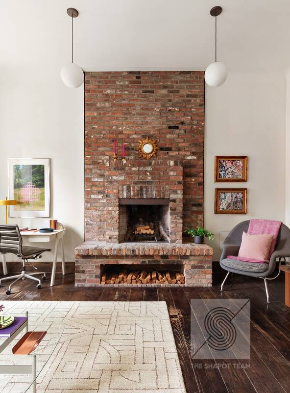 HISTORIC GRAMERCY PARK TOWNHOME RESIDENCE This one of a kind home offers the best of all eras.