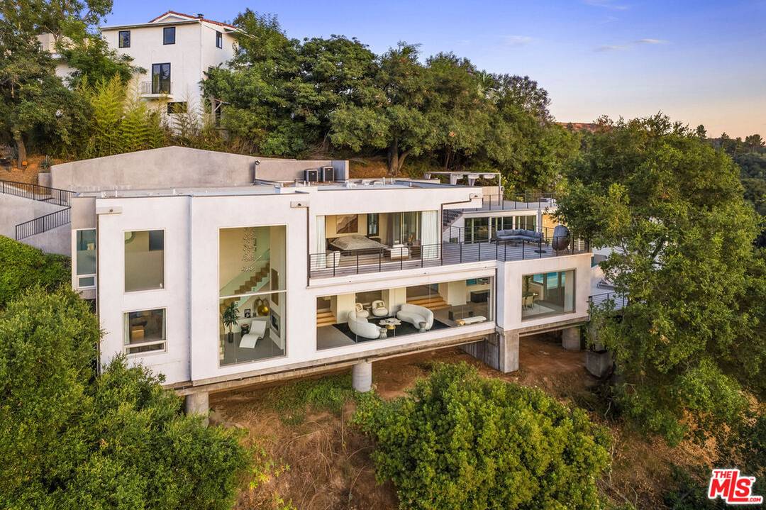 9716 Oak Pass Rd 4BR Beverly Hills Post Office | B.H.P.O. La