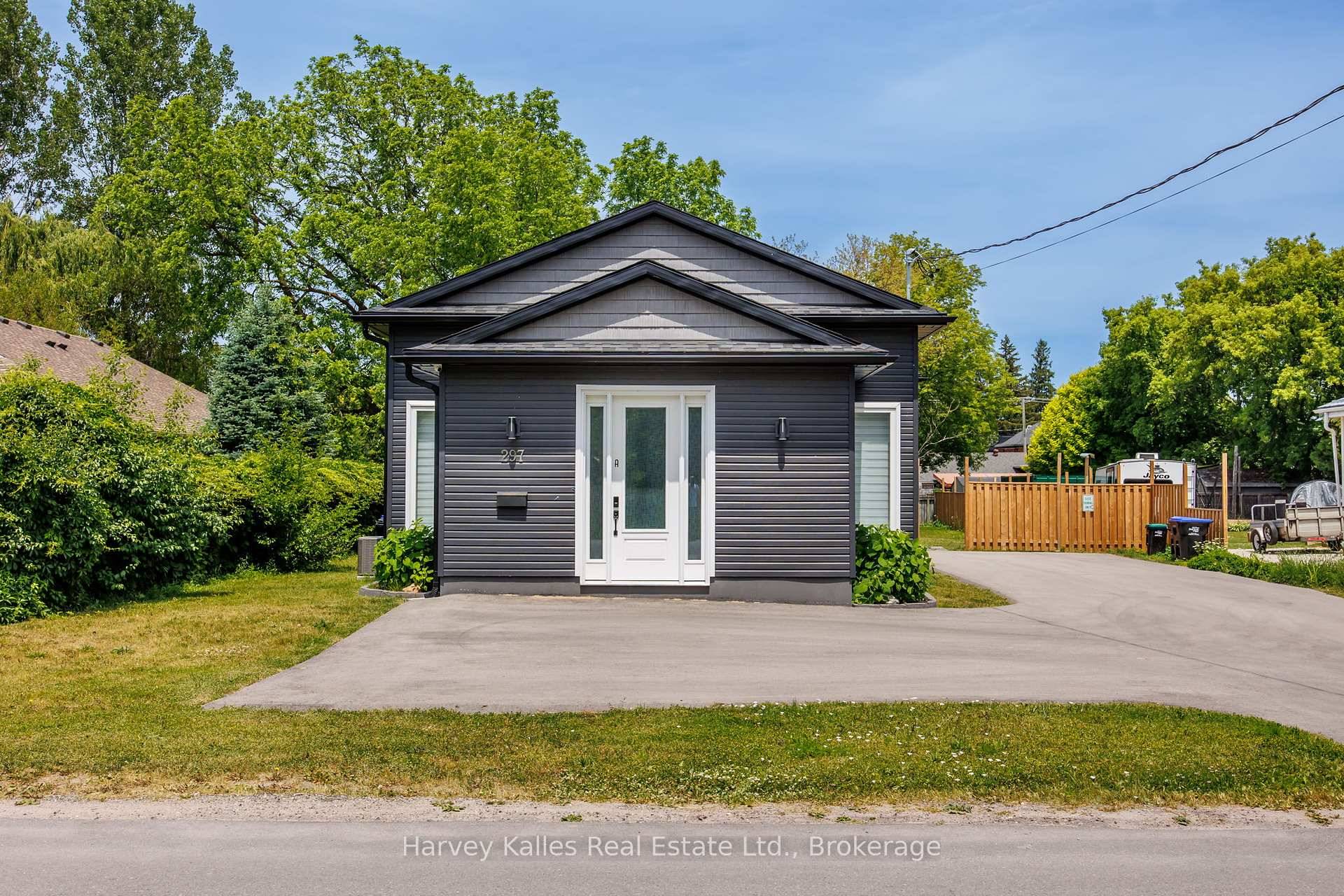 Bright amp ; Modern Basement Apartment in Prime Collingwood Location.