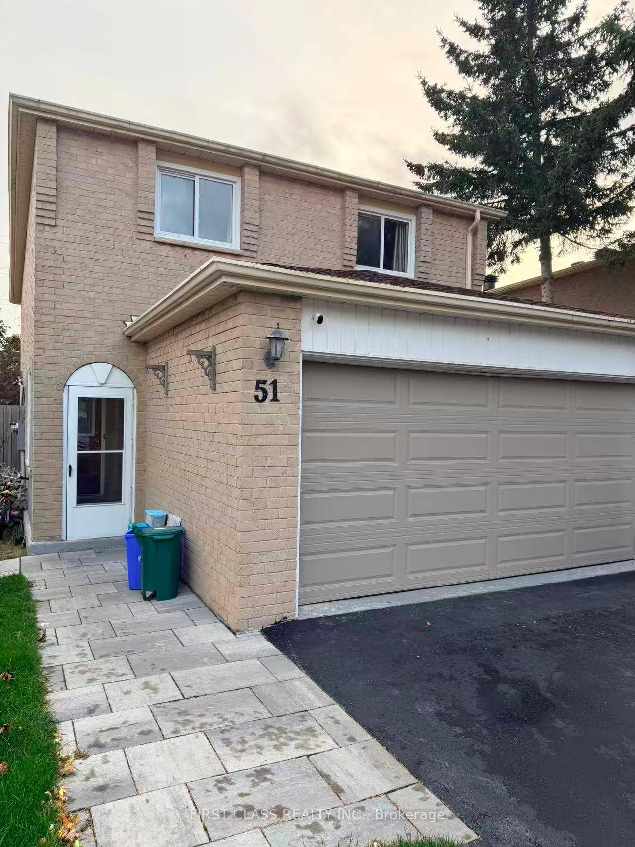 Brimley Steeles, Very Well Maintained amp ; Clean Link Home In High Demand Area !