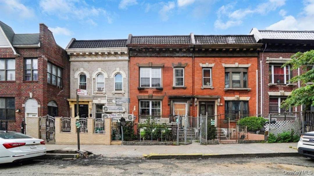 Spacious Duplex Residence 7 Beds, 3 Baths Prime Fordham Location !