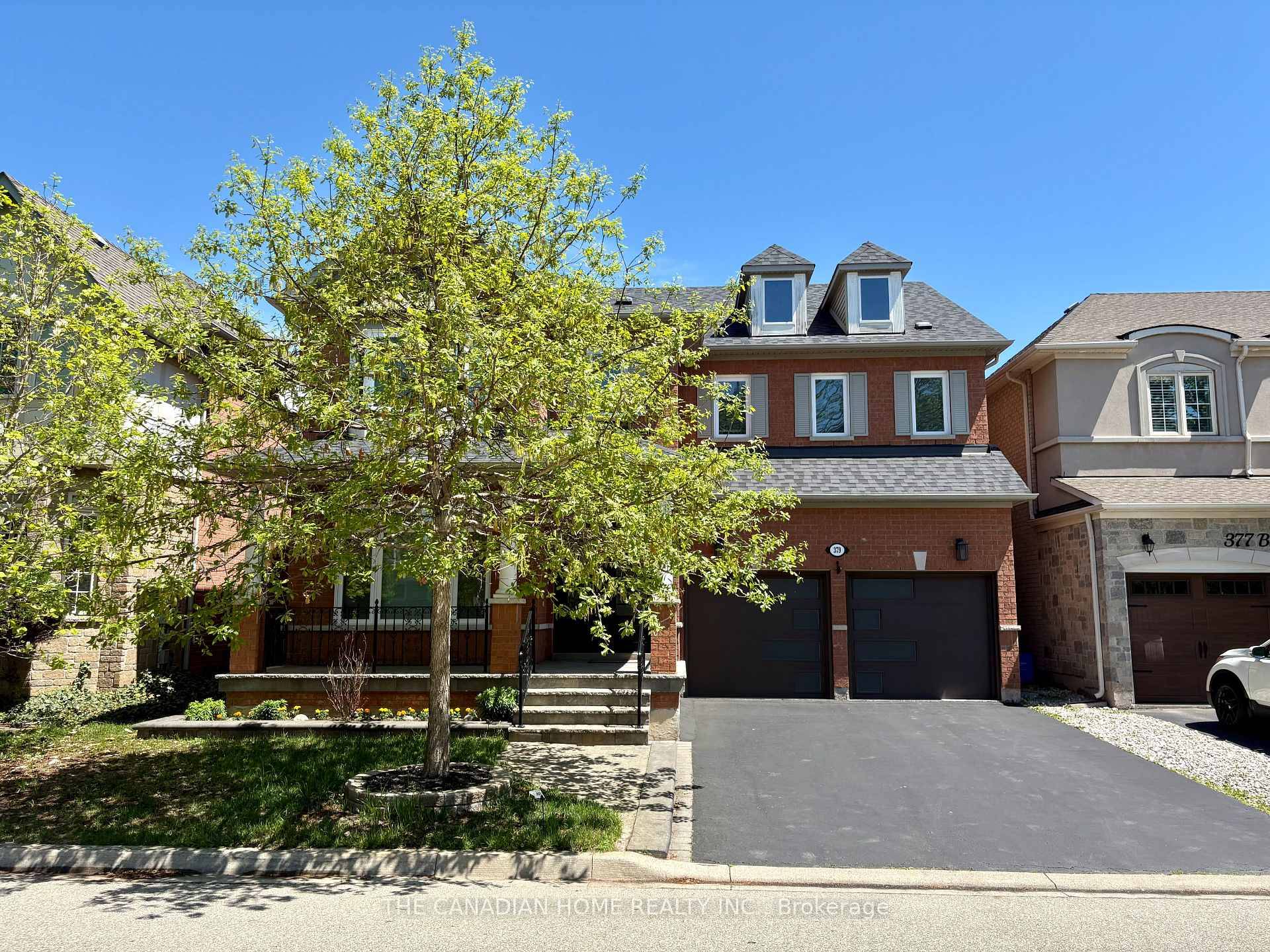 Welcome to 379 Burloak Drive, located in Oakville's desirable Lakeshore Woods community.