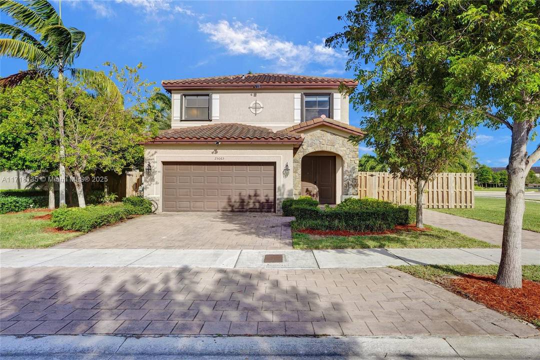 Welcome to the Corner Haven in the exclusive Artesa community !