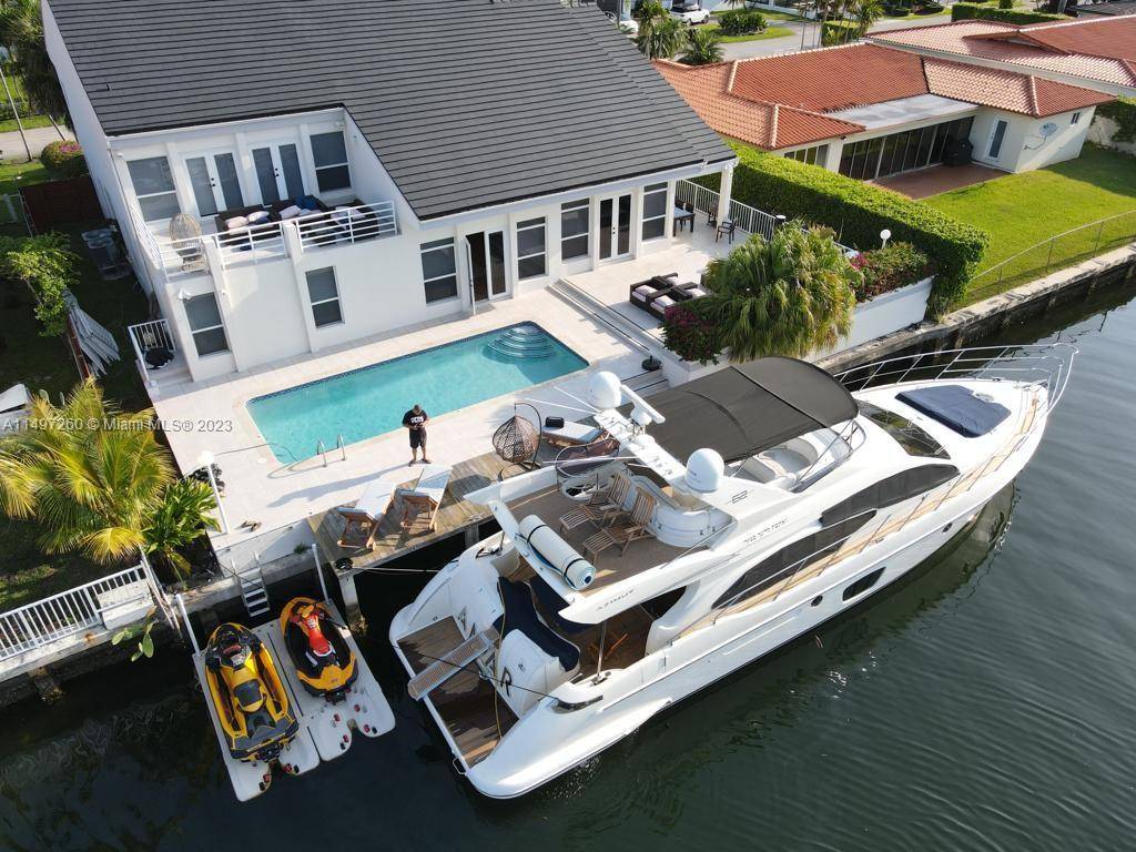 A Boaters dream ! ! Beautiful single family home in Eastern Shores Waterfront with yacht dockage 80' of deep water frontage.