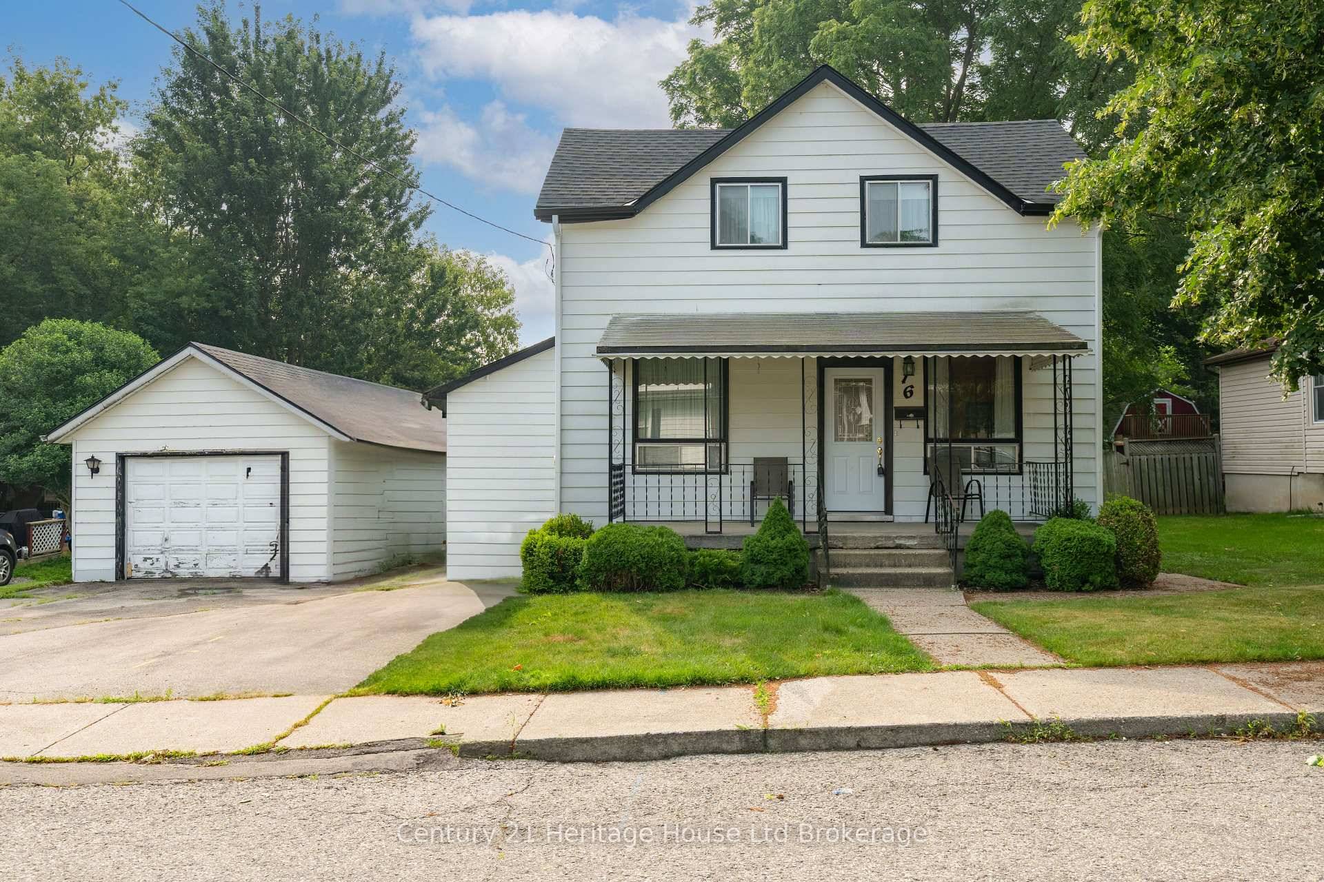 Welcome to this inviting 2 storey detached home, perfectly situated in one of Woodstock's family friendly neighbourhoods.