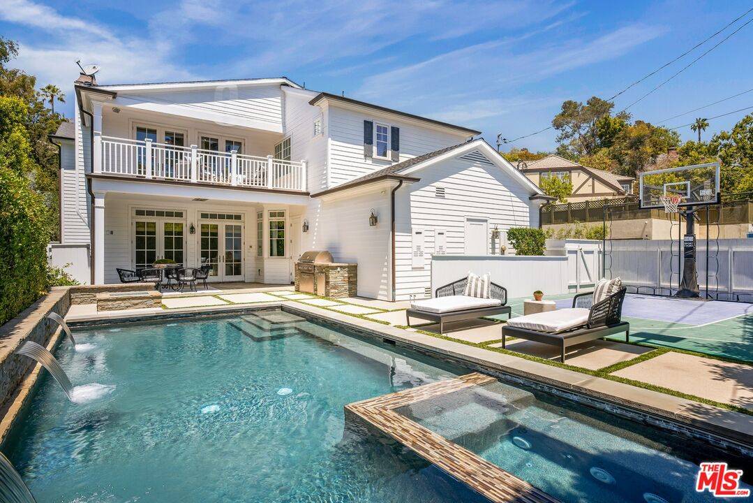 378  N Skyewiay Rd 5BR Brentwood La