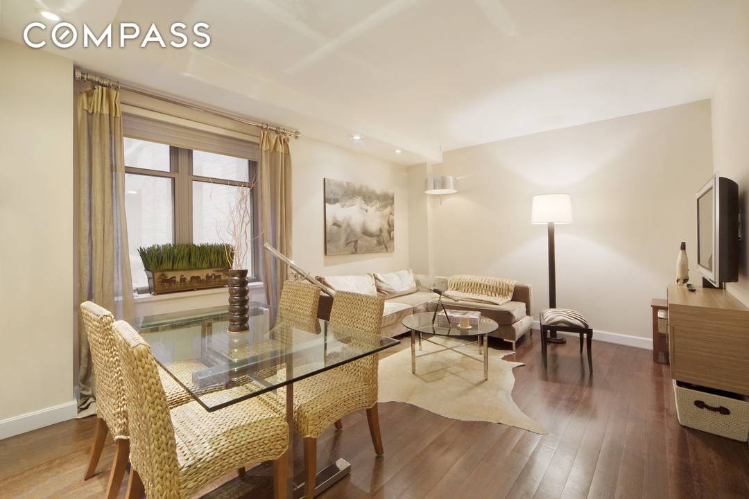 Experience living in one of New York City s most vibrant neighborhoods, The Windsor Park is ideally situated near the south entrance of Central Park.