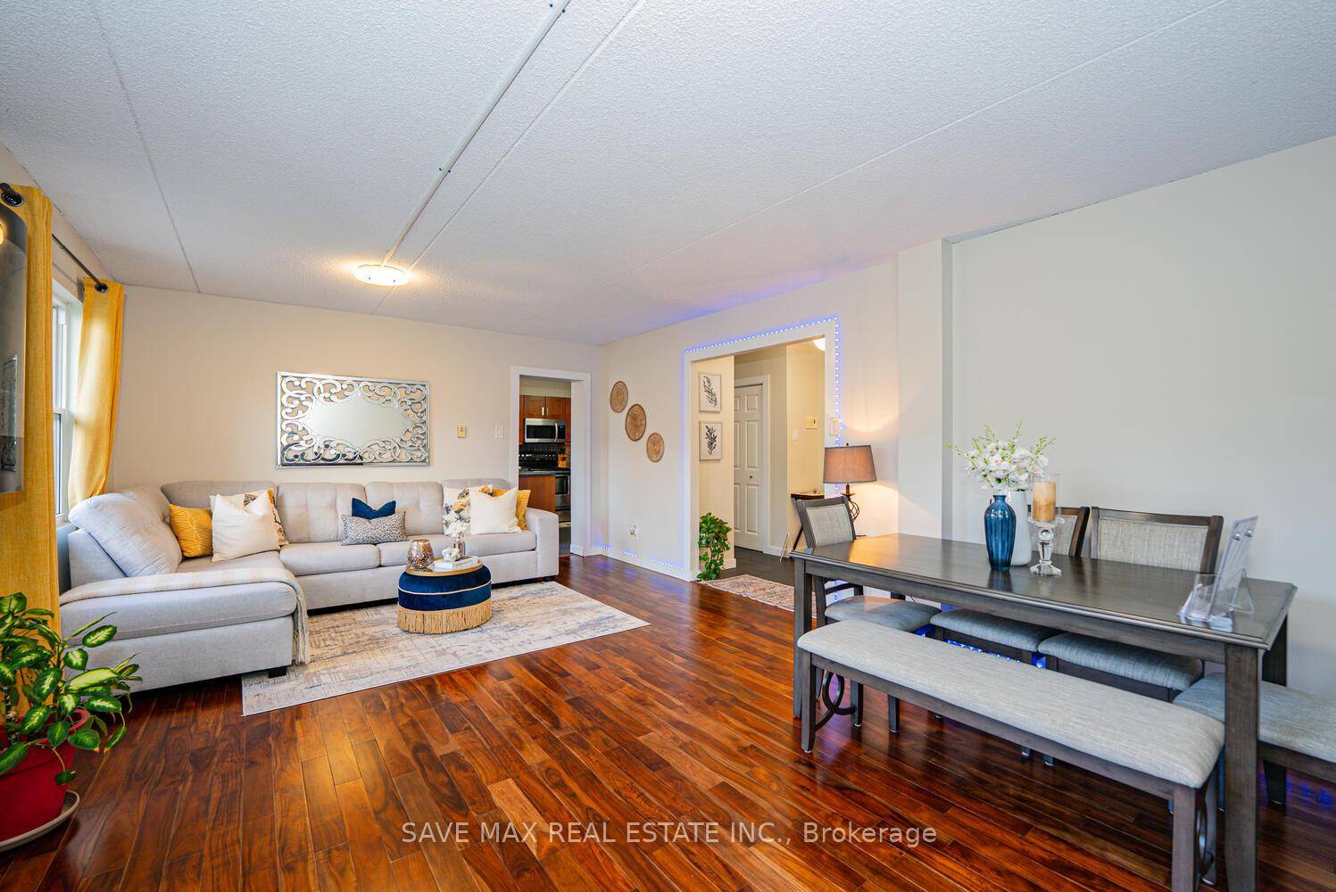 Very Spacious 1395 sq ft, Affordable Well maintained 2 Storey 3 Bedrooms Townhome, closed to many Amenities in the Heart of Whitby !