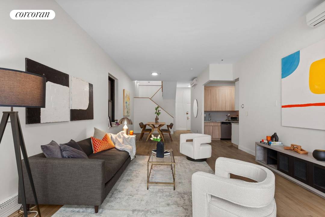 Penthouse Loft with Brooklyn Bridge Views Welcome to this one bedroom penthouse with Brooklyn Bridge Views at 264 Water Street, a rare offering at The Walton where historic architecture meets ...