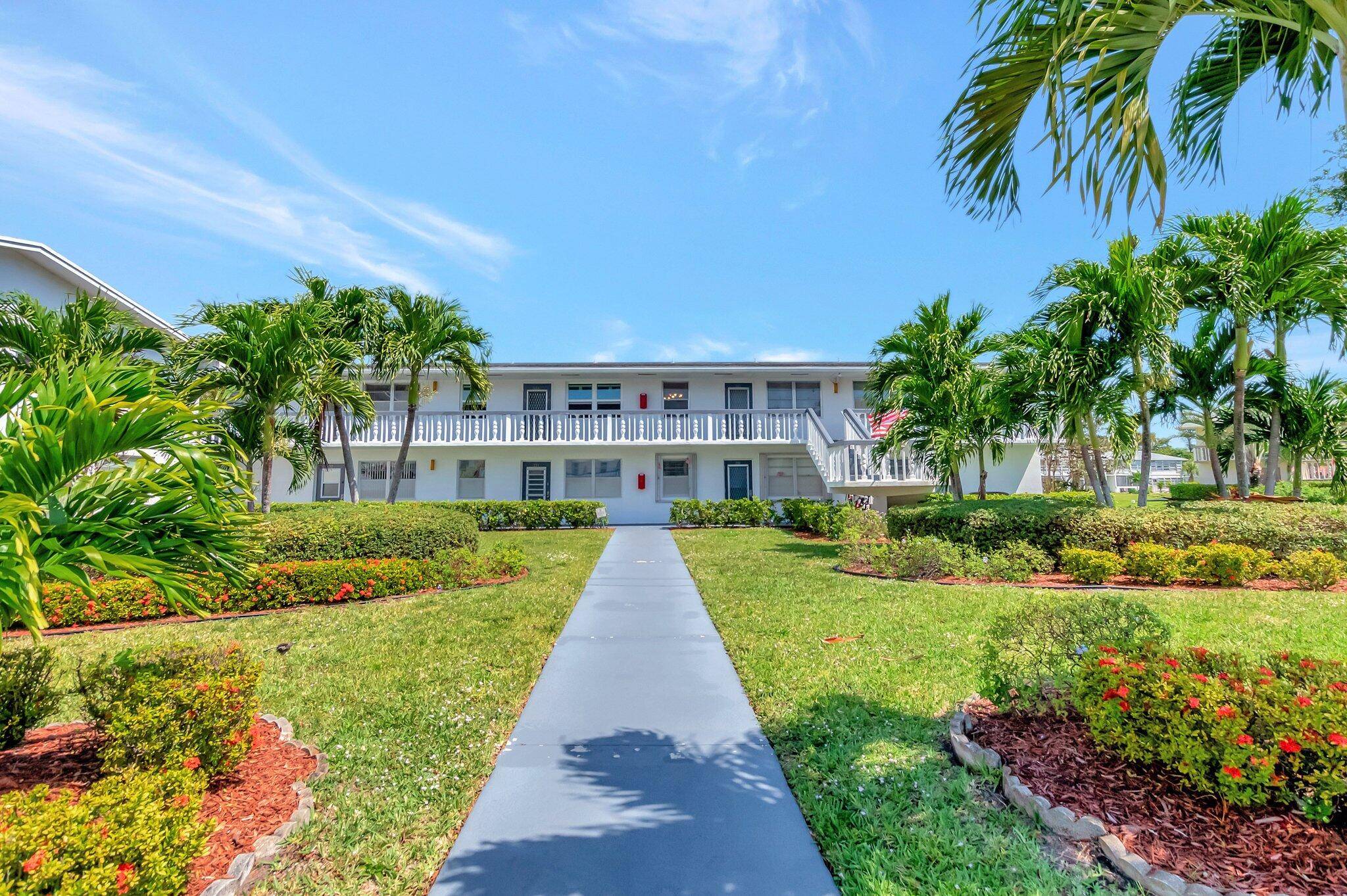 Welcome to this bright and spacious 2 bedroom, 1.